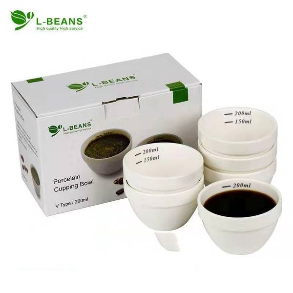 

керамическая чашка кофе и миски