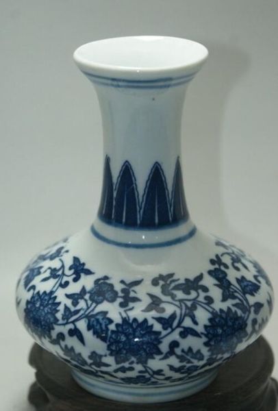 Feine alte handbemalte Vasen aus Porzellan in Blau und Weiß