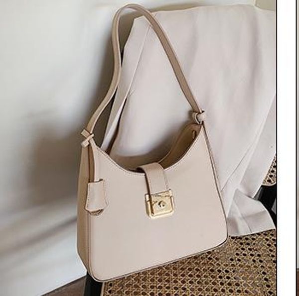 

designer senior sense niche bag 2020 new arrival retro fashion baguette luxury casual shoulder slung armpit bag