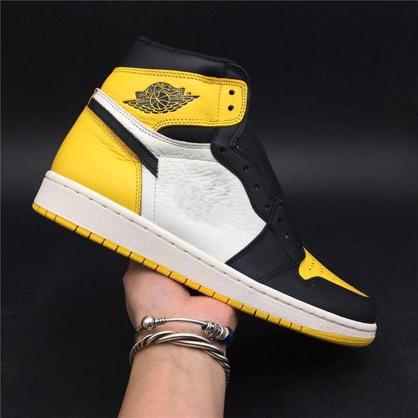 

Update Yellow Toe Mens Basketball Shoes 1s Brand Designer Trainers Shoes 2019 Fashion Sports Sneakers With TOP Quality