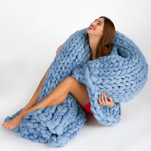 

soft thick line giant yarn knitted blanket hand weaving pgraphy props blankets crochetllinen soft knitting blankets modern