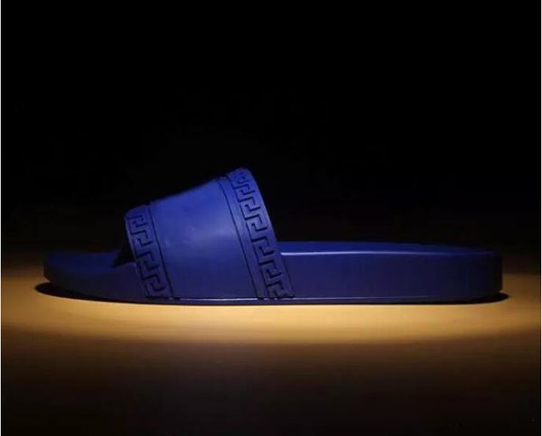 

Palazzo Medusa Pool Slides With Embossed Medusa Head Rubberised Slip -On Rubber Pvc Sandals Slippers Fashion Slippers 12versace