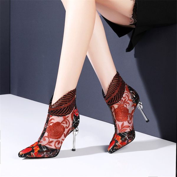 

2020 spring new hollow delicate embroidery print flowers high heel ankle boots women's pointed toe leather china style shoes, Black