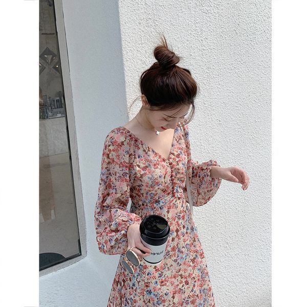 

retro v-neck floral dress women spring and summer 2020 new style small mid-length platycodon grandiflorum skirt chiffon dress fashion, Red
