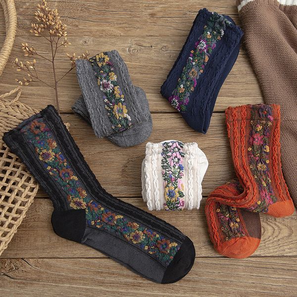 

3 pairs autumn and winter women's socks pattern cotton socks retro small floral jacquard fashion, Black;white