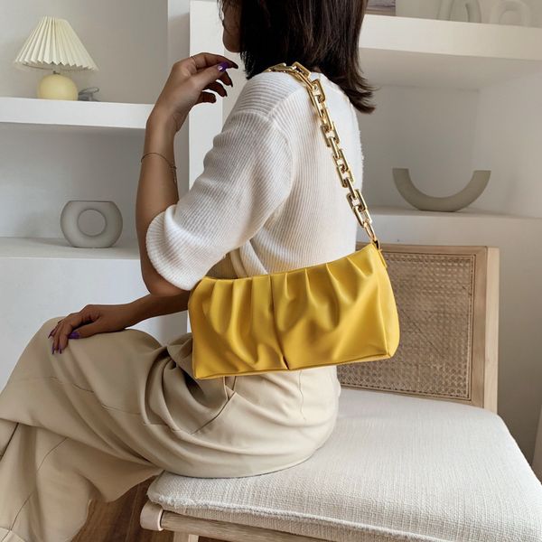 

2020 new shoulder bag women's casual fashion korean version of the fold chain oblique hand clutch