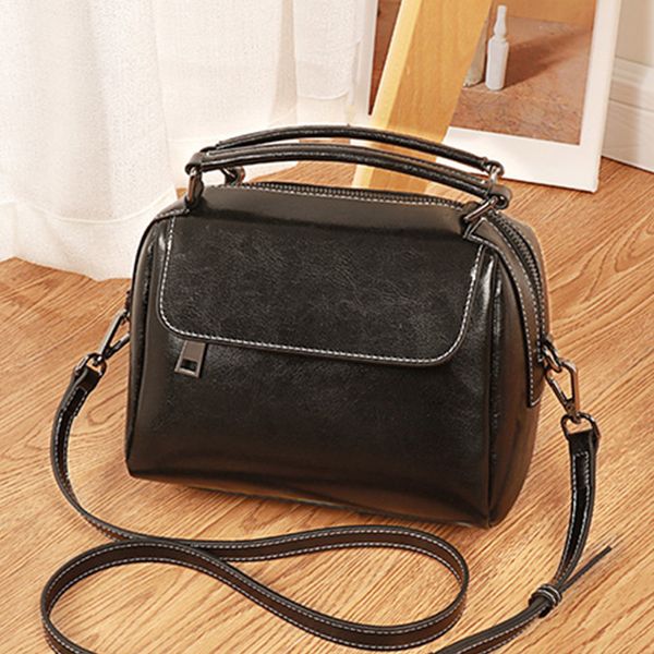 

2019 new fashion oil wax leather shoulder crossbody bag