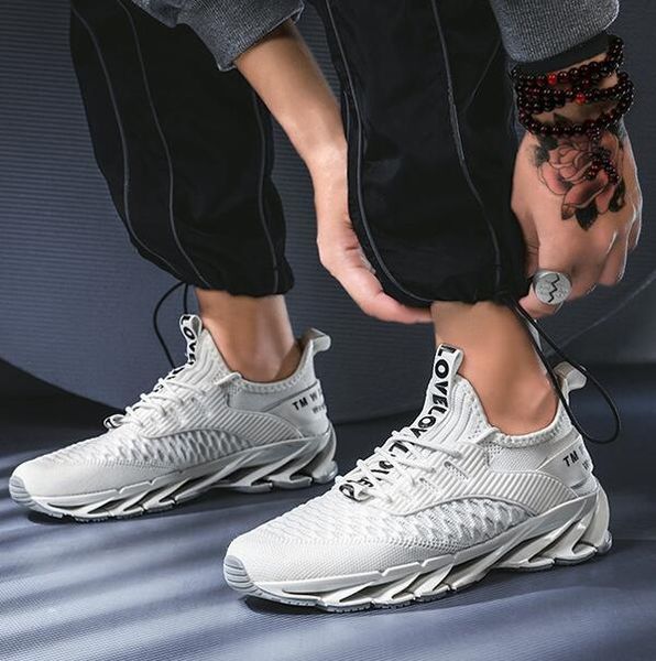 

2019 classic men knit casual shoes fly white black red comfortable outdoor jogging walking designer shoes size eur 40-44