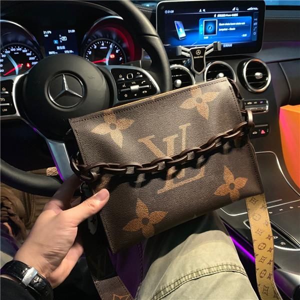 

20ss luxurious monogram full logos print chain crossbody clutch bags fashion messenger shoulder men women packs bumbag outdoor bags