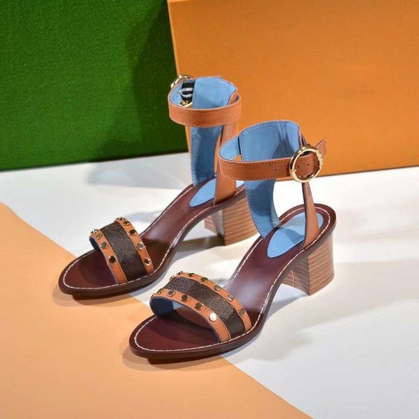 

Sandálias flowersfallon