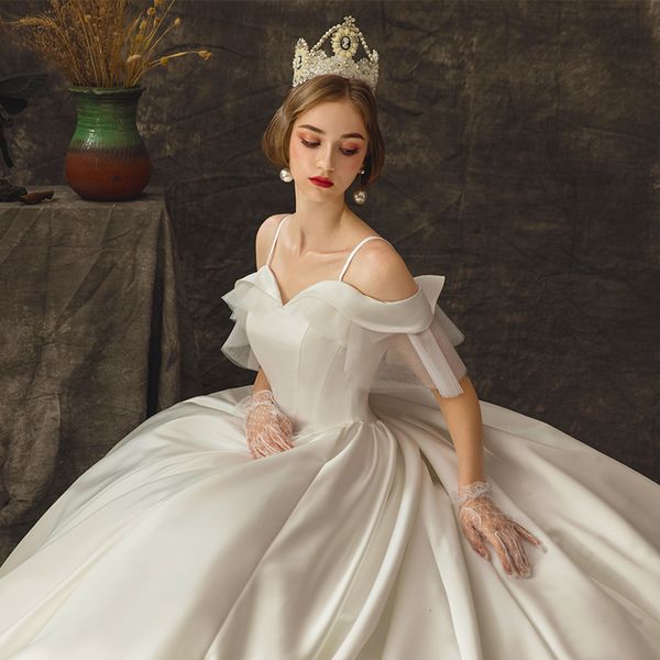 

the new word shoulder satin dress trailing princess dream main wedding dress, White