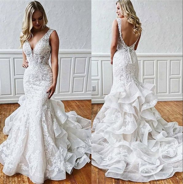 Abiti da sposa eleganti a sirena in pizzo 2019 Scollo a V Tulle Applique Increspature a strati Corte dei treni senza schienale Plus Size Abiti da sposa da sposa BC2329