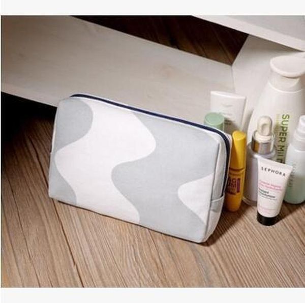 

2020 new ladies cosmetic bag cute fashion cosmetic bag casual portable travel cosmetics storage wash female