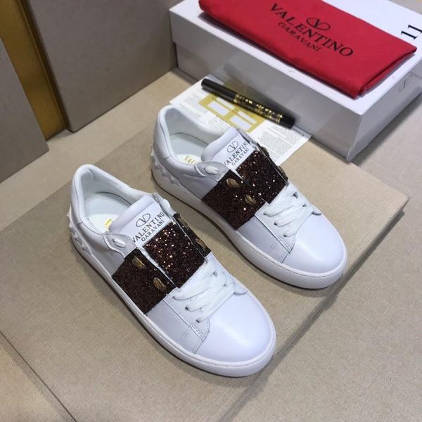Großhandel Advanced Material 2019 Neue Weiße Mode Krawatte Niet Schuhe Herren Sportschuhe Leder Nieten Freizeitschuhe Original Box 38 44 Von Großhandel Advanced Material 2019 Neue Weiße Mode Krawatte Niet Schuhe Herren Sportschuhe Leder Nieten Freizeitschuhe Original Box 38 44 Von