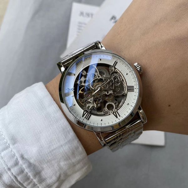 

luxury men's watch ,designer watches,with 44mm dial, automatic mechanical movement ,fine steel steel belt ,mineral wear-resistant magic, Slivery;brown