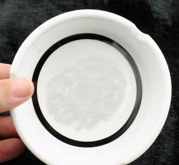 Varejo Cerâmica de Cerâmica de Padrão famoso com moda clássica branca e preta redonda cinzeira