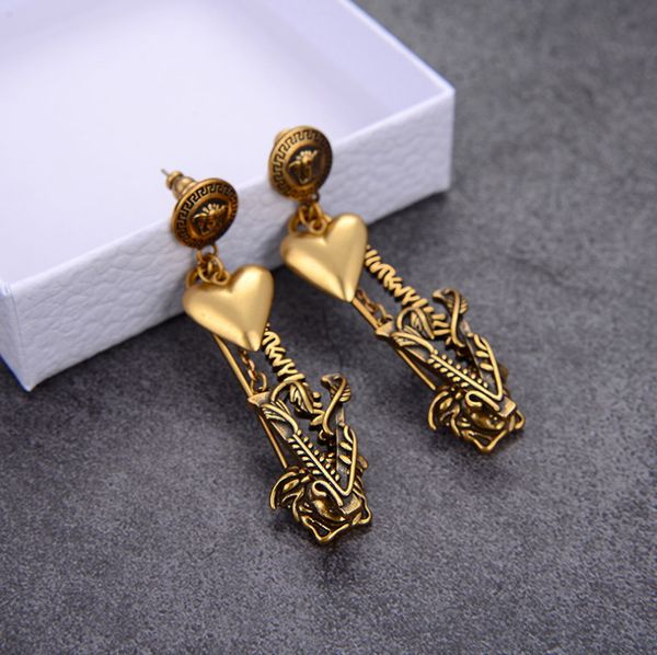 

2020 горячие продажи дамы любят классические длинные серьги жемчужные серьги старший дизайнер ювелирных изделий дамы партии серьги, Golden