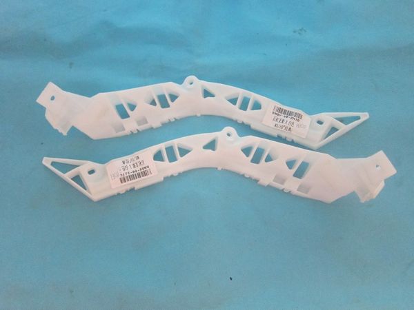 

the rear bumper bracket for 3 2003-2006 bk and 3 2010 bk oem:bn8v-50-2j1 bn8v-50-2h1