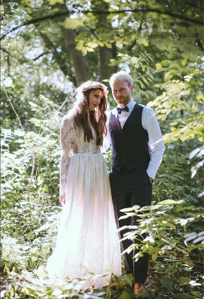 

2020 boho wedding dresses jewel hollow back long sleeve a line lace floor length beach country bohemian bridal gowns robes de mariÃ©e, White