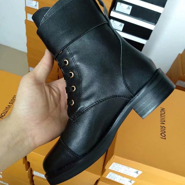 

2020 european station fashion wild buckle boots lace ladies glazed leather flat rubber outsole martin boots motorcycle boots size 35-41, Black
