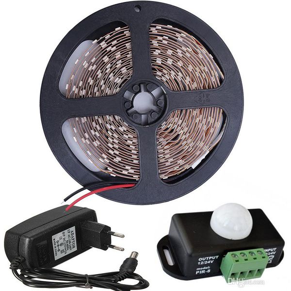 2835 5050 5630 Faixa de LED DC12V 60LEDs / m adaptador de energia Luz LED Strip flexível + 12V 2A Mudar UE / EUA / Reino Unido / AU + PIR Sensor Controlador