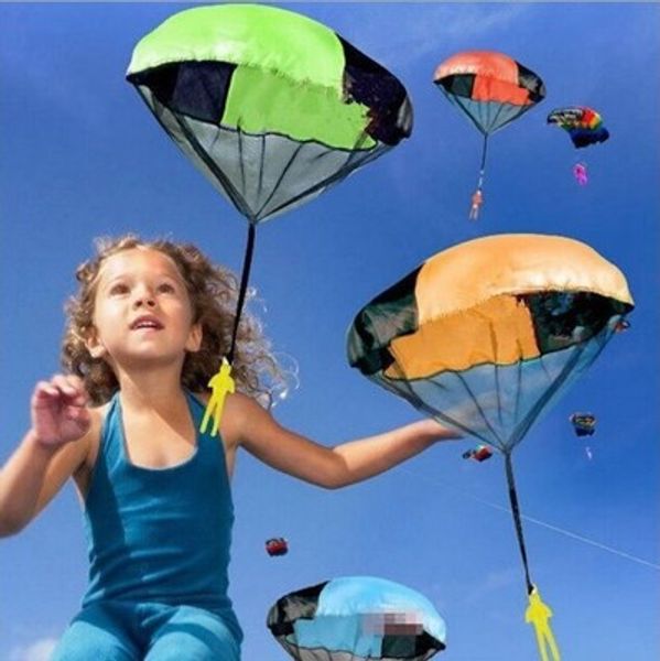 

1pcs party favors holiday hand throwing mini play soldier parachute toys kids outdoor fun sport parachute throw game parachutes