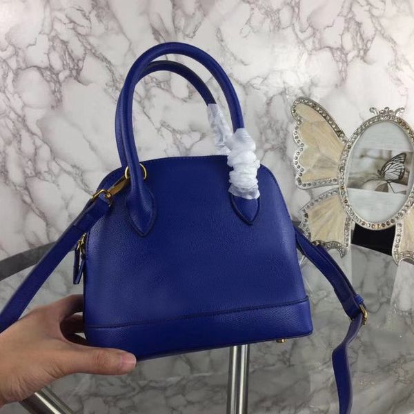 

2020 luxury shell bag hand shoulder bag 0546092 leather black with gold letters size:22*20*12