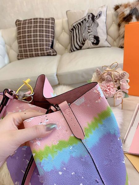 

цвет соответствия печати письмо рука коносамент наплечная сумка ведро натуральная кожа сумка курьерские сумки высокое качество упаковки