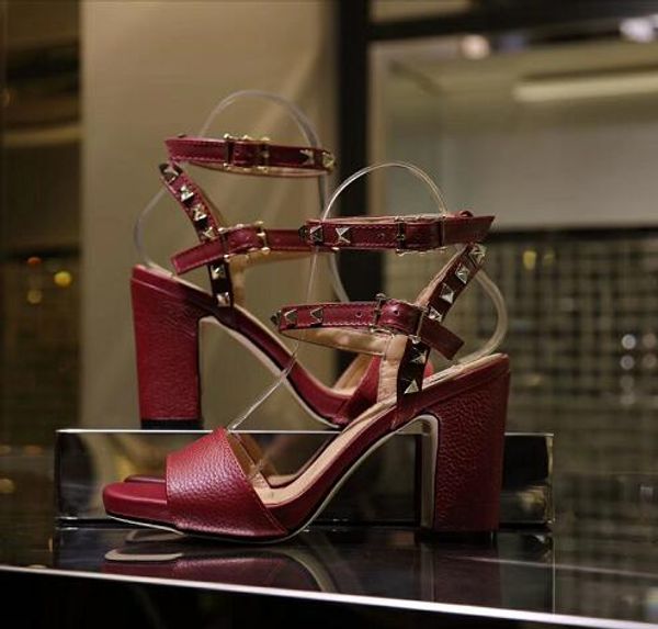 

spring/summer new women's thick-heeled peep-toe sandals in leather, rivet sandals popular in europe and the united states #05, Black