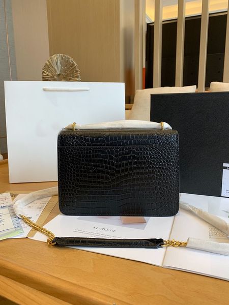 

2019 and new arrival fashion women shoulder bag soft leather size purse rivet bag shoulder bag female vintage 23cm