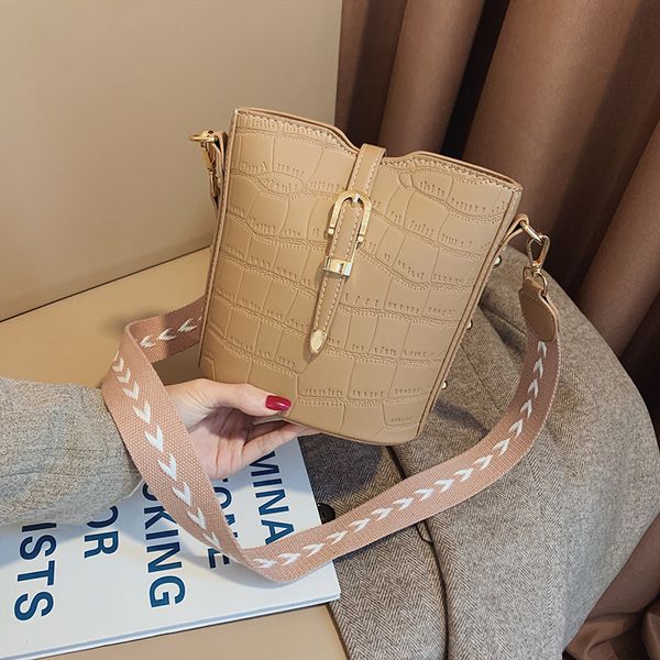 

new stone texture messenger bag atmospheric and fashionable bucket bag tote