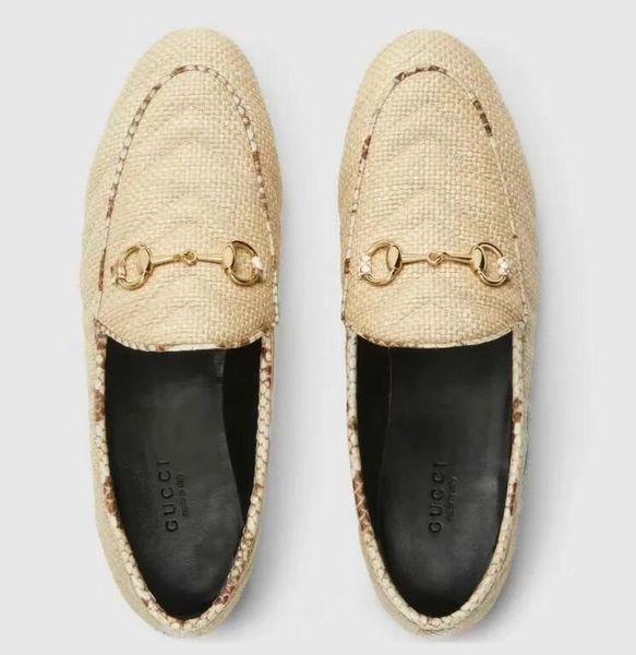 

2018 new fashion men's casual loafers patent leather slip-on dress shoes handmade men flats wedding party shoes, Black