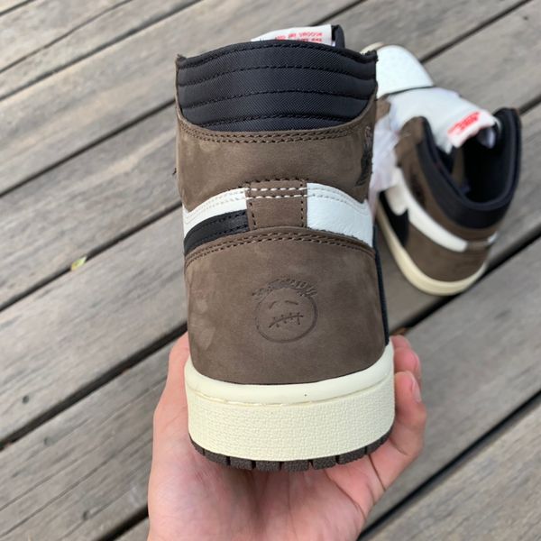 

1 travi rever e neaker 4 pair in u 9 1 pair in u 8 5 pair in total with box including dhl hipping