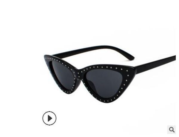 

2019 new euramerican street snap retro sunglasses triangle cat-eye sunglasses butterfly lady glasses, White;black