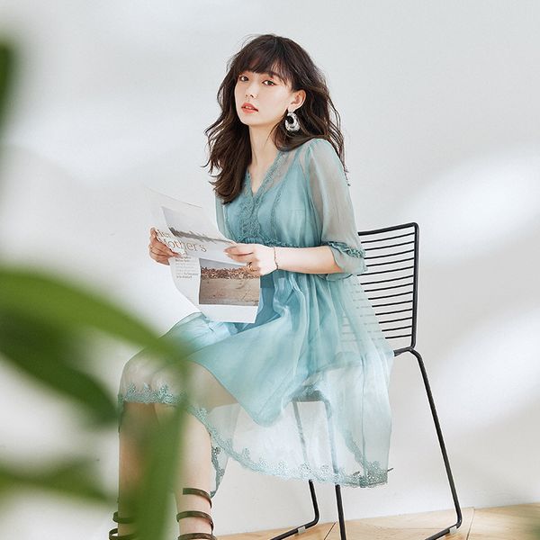 

rongtai] silk 2-piece dress 2020 summer new v-neck floral fresh sweet a type skirt, Black;gray
