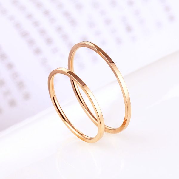 1 mm Delicato stile sottile Acciaio al titanio anallergico Colore argento Anelli per coppie Anello di fidanzamento da donna in oro rosa di moda semplice