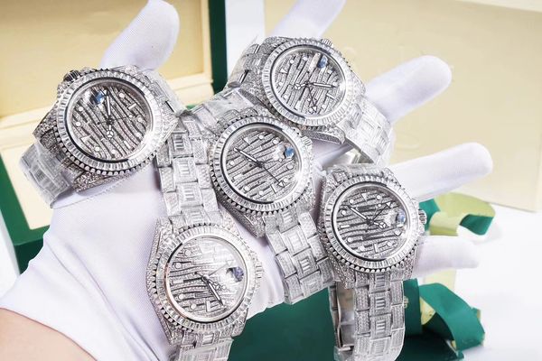

gmt the greenwich ii model is a full star watch with a 116769tbr-74779b chain that is studded with the finest swarovski diamonds, Slivery;brown