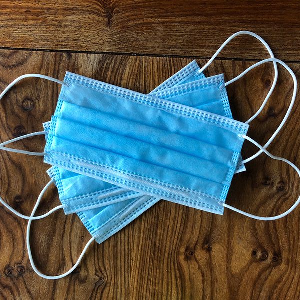 

в наличии! 50 шт / коробка n95 класс маски одноразовые маски для лица маска для рта одноразовые 3 слоя нетканый пылезащитный дымка-доказател