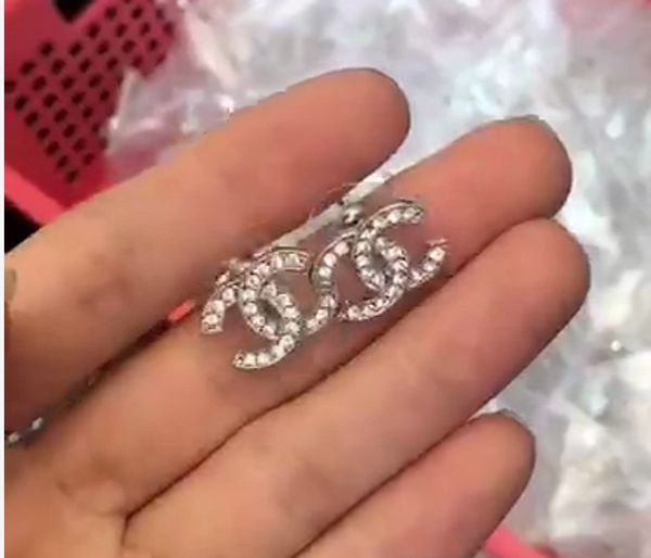 

2019 new de igner women earring luxury de igner jewelry girl earring in europe and the united tate popular holiday gift