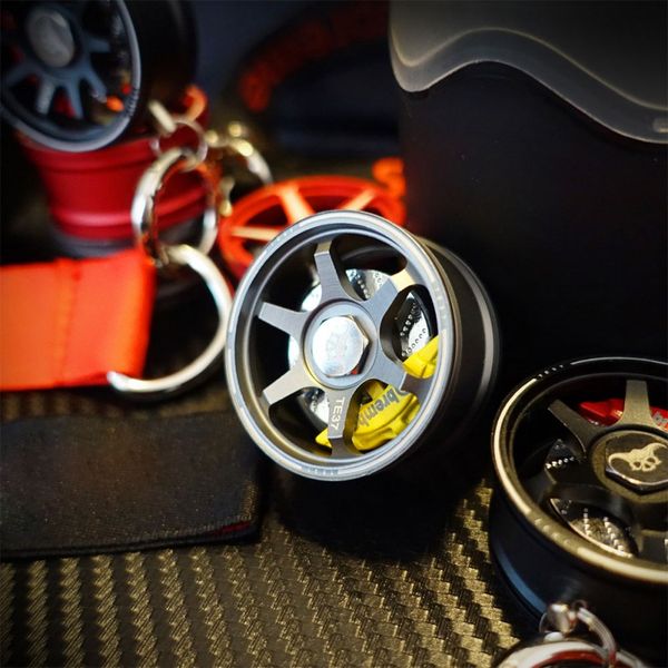 

car pendant decoration metal wheel hub hanging ornaments auto interior rear view mirror car hanging accessory automobiles gift