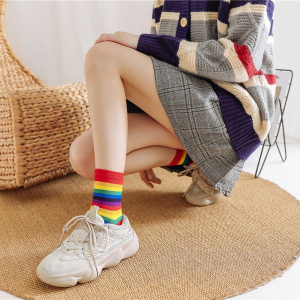 Japanische Regenbogen-Socken, koreanische Farbe, gestreift, weibliche Baumwollsocken, niedliche Studentin, Großhandel