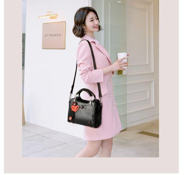 

fashion trend design lady bag mini bag fashion ladies portable messenger bag leisure portable handbag wholesale