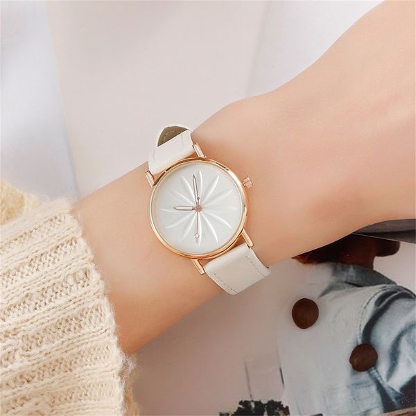 

ladies wristwatches simple fashion creative ladies watch flower creative pattern quartz watch gifts for women montre femme 2019, Slivery;brown