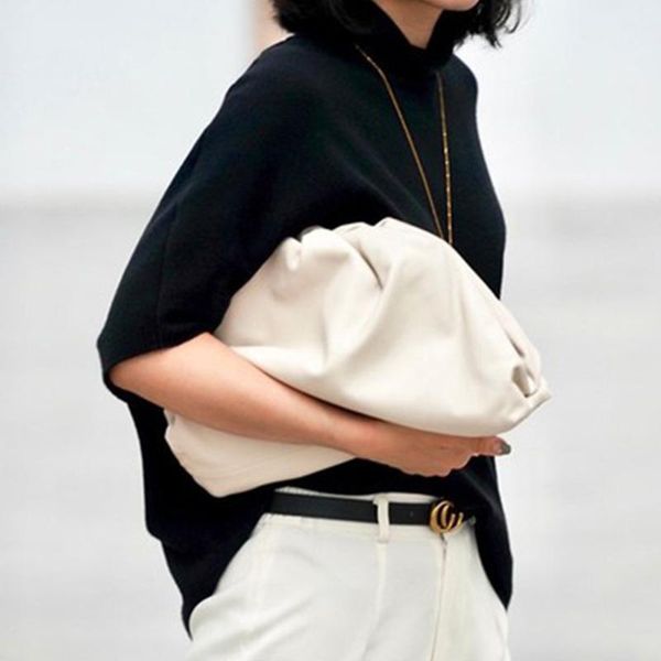 

2020 new tide net red ashgo with the same paragraph fold large capacity soft leather diagonal dumpling clutch bag fema