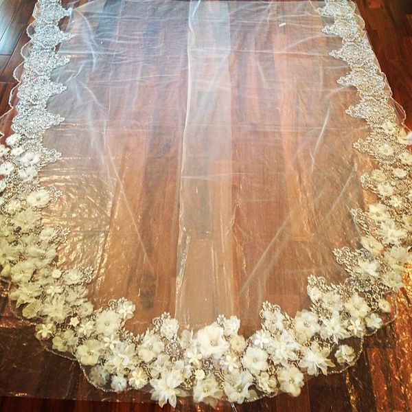 Sparkle Düğün Veils 3D Çiçek Aplikler Ile Rhinestone Boncuk 3 M Beyaz Fildişi Düğün Peçe Katedrali Uzunluğu Custom Made Gelin Peçe