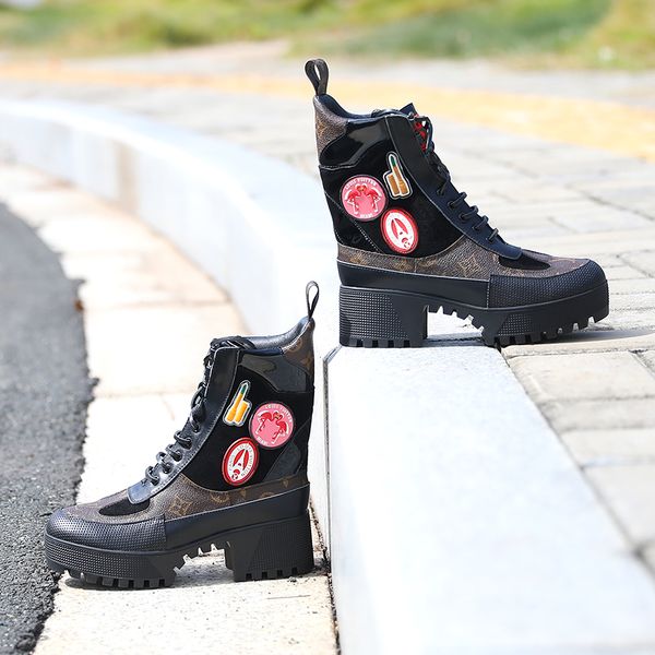 

2019 high grade europe and america winter new short boots thick with high heel martin boots generous platform thick bottom locomotive boots, Black