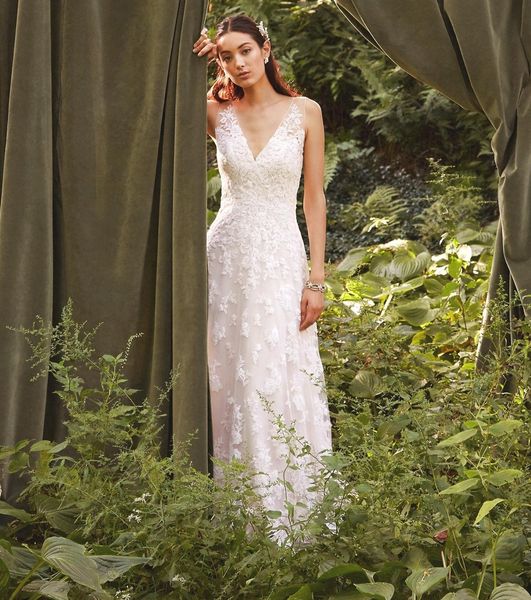 

full lace a line wedding dresses country style pluging v-neck cap sleeves keyhole back vintage custom made bridal gowns, White