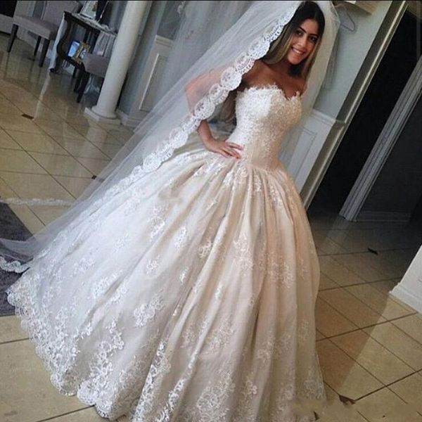 

2020 new luxurious dubai ball gown wedding dresses sweetheart lace appliques sleeveless open back floor length plus size formal bridal gowns, White