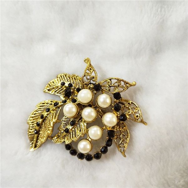 

vintage crystal rhinestone brooch simulation pearl rosette pins for women elegant wedding jewelry dress jewelry accessories, Gray