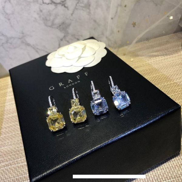 

2019 new women's earring goddess essential charming elegantat fashion white diamond and yellow diamond, Golden;silver